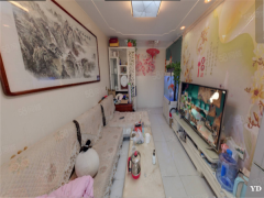 两居80，中层超大客厅，精装带小房，地铁口，柏林商圈，42中
